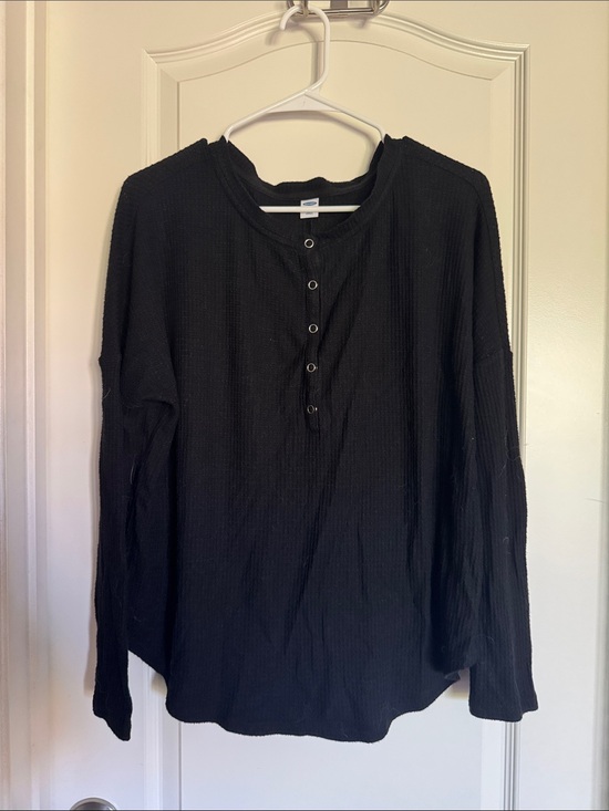 Old Navy Tops - Old Navy Black Long-Sleeve Textured Henley / B34